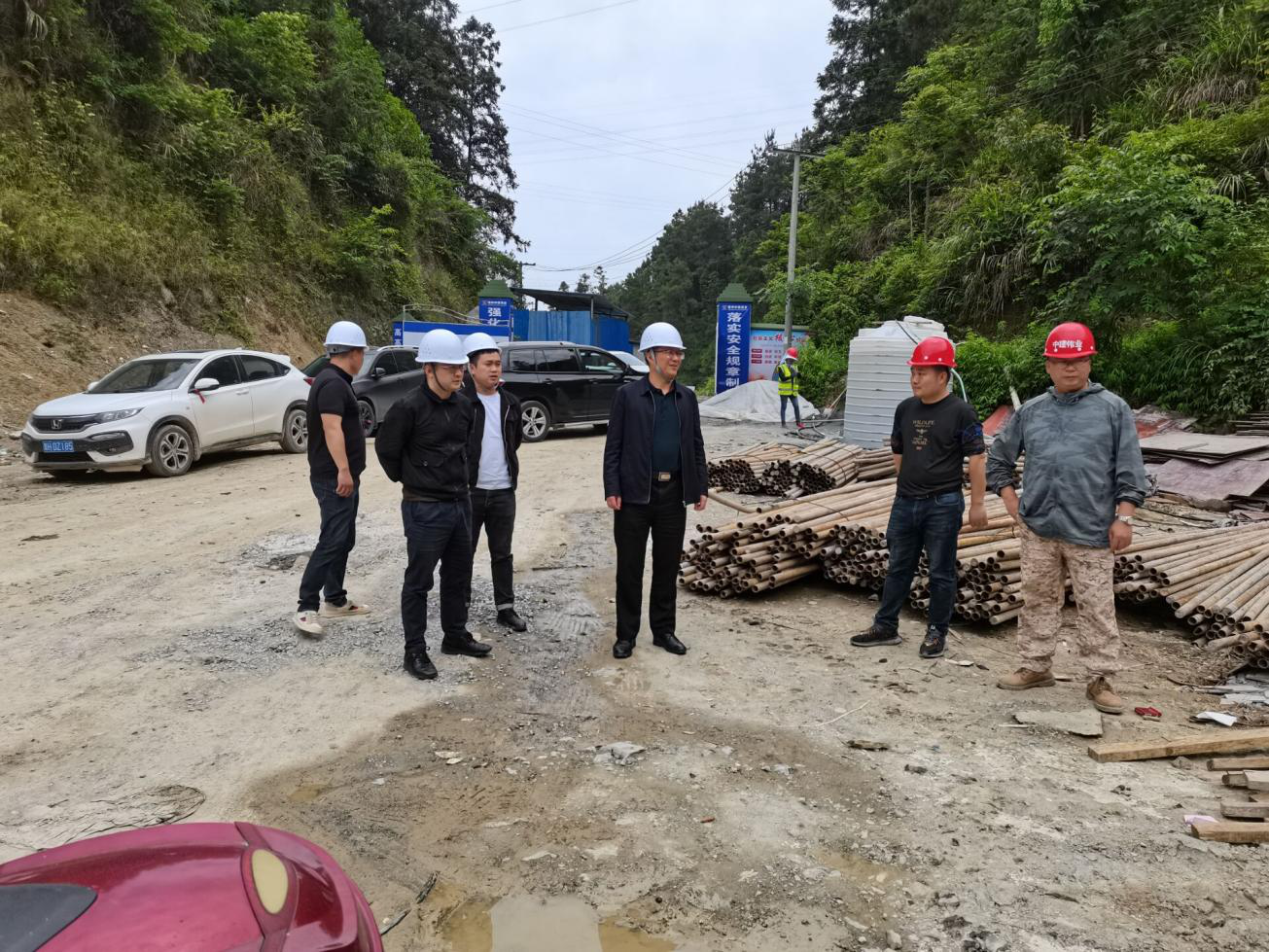 何波总司理到榕江县城镇燃气项目调研 并开展省第十三次党代会和打造“桥头堡”实验意见文件精神宣传贯彻_黔东南州jbo竞博集团