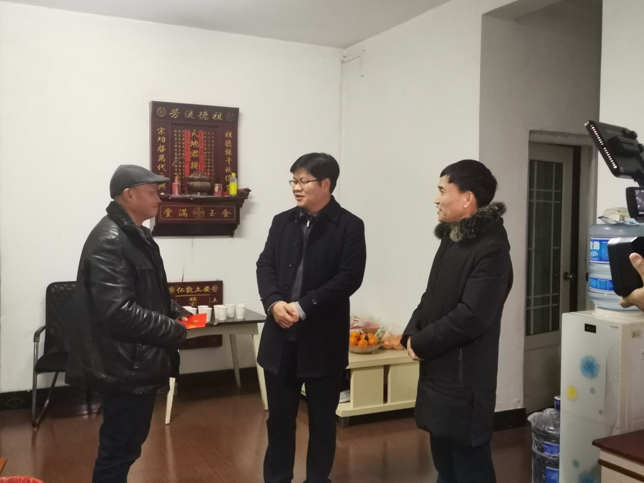 新春送温暖  浓浓关恋爱 ——州向导春节前夕走访慰问难题企业职工_黔东南州jbo竞博集团