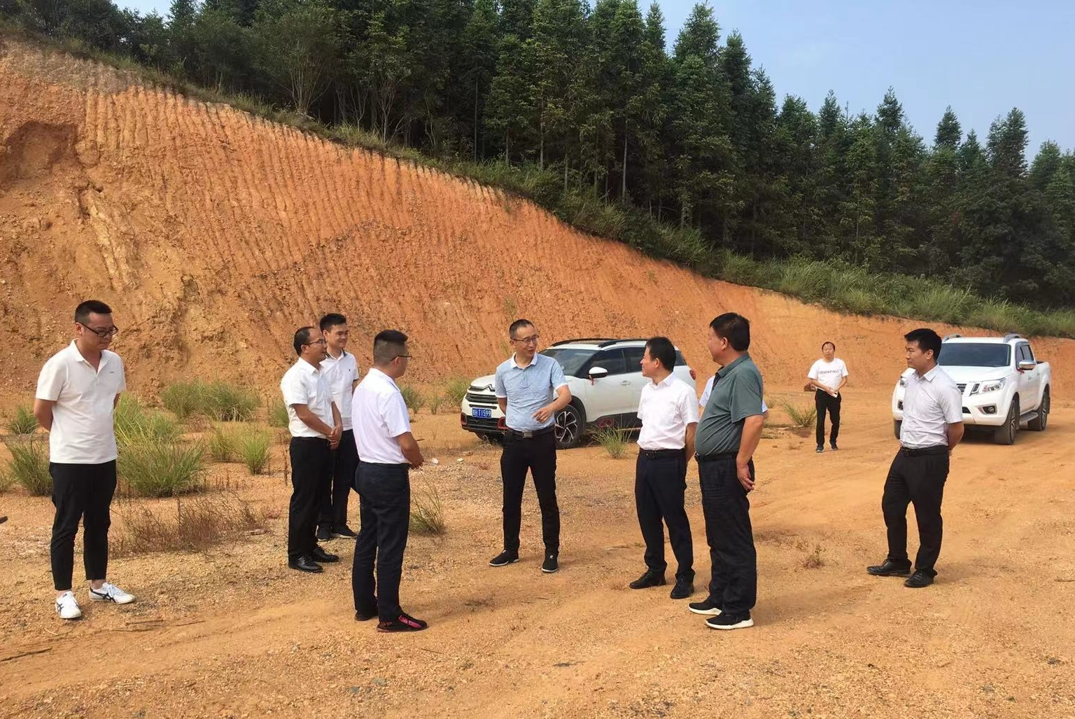 州委副秘书长张怀龙现场调研100万头生猪养殖一体化项目推进情形_黔东南州jbo竞博集团