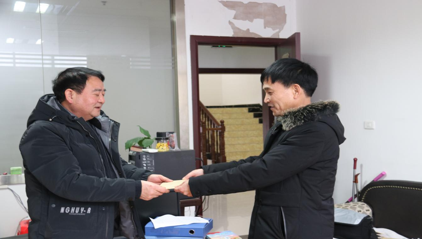 寒风挡不住  情暖职工家 ——州jbo竞博集团公司党委开展“两节”慰问难题职工_黔东南州jbo竞博集团